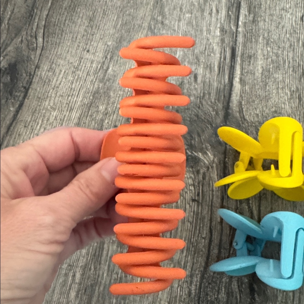 Bundle of 8 Hair Claw Clips - Picture 4 of 7